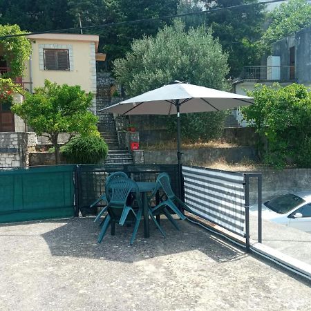 Guest House Inara نيوم المظهر الخارجي الصورة
