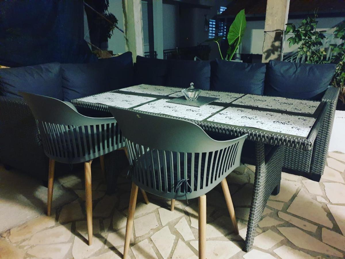 Guest House Inara نيوم المظهر الخارجي الصورة