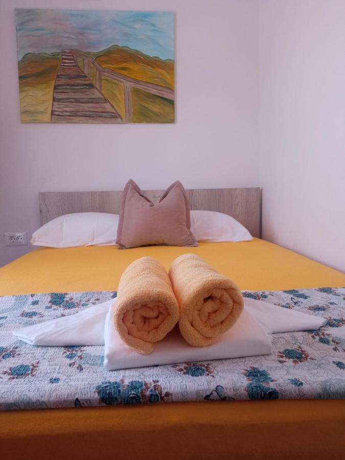 Guest House Inara نيوم المظهر الخارجي الصورة