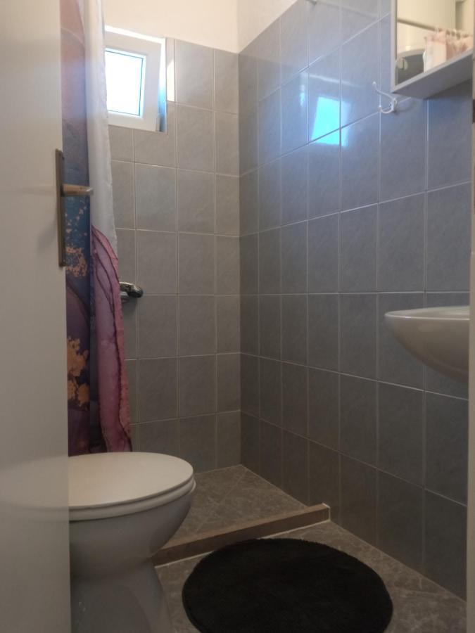 Guest House Inara نيوم المظهر الخارجي الصورة