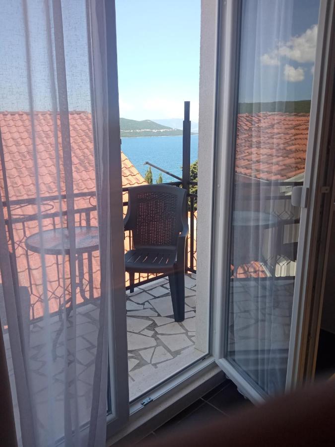 Guest House Inara نيوم المظهر الخارجي الصورة