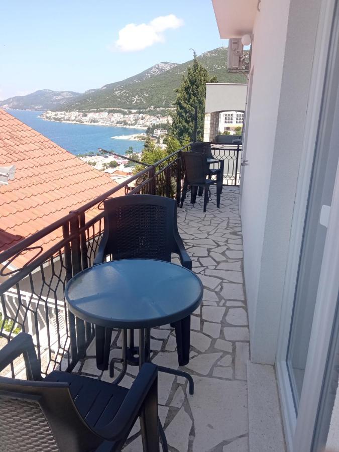 Guest House Inara نيوم المظهر الخارجي الصورة