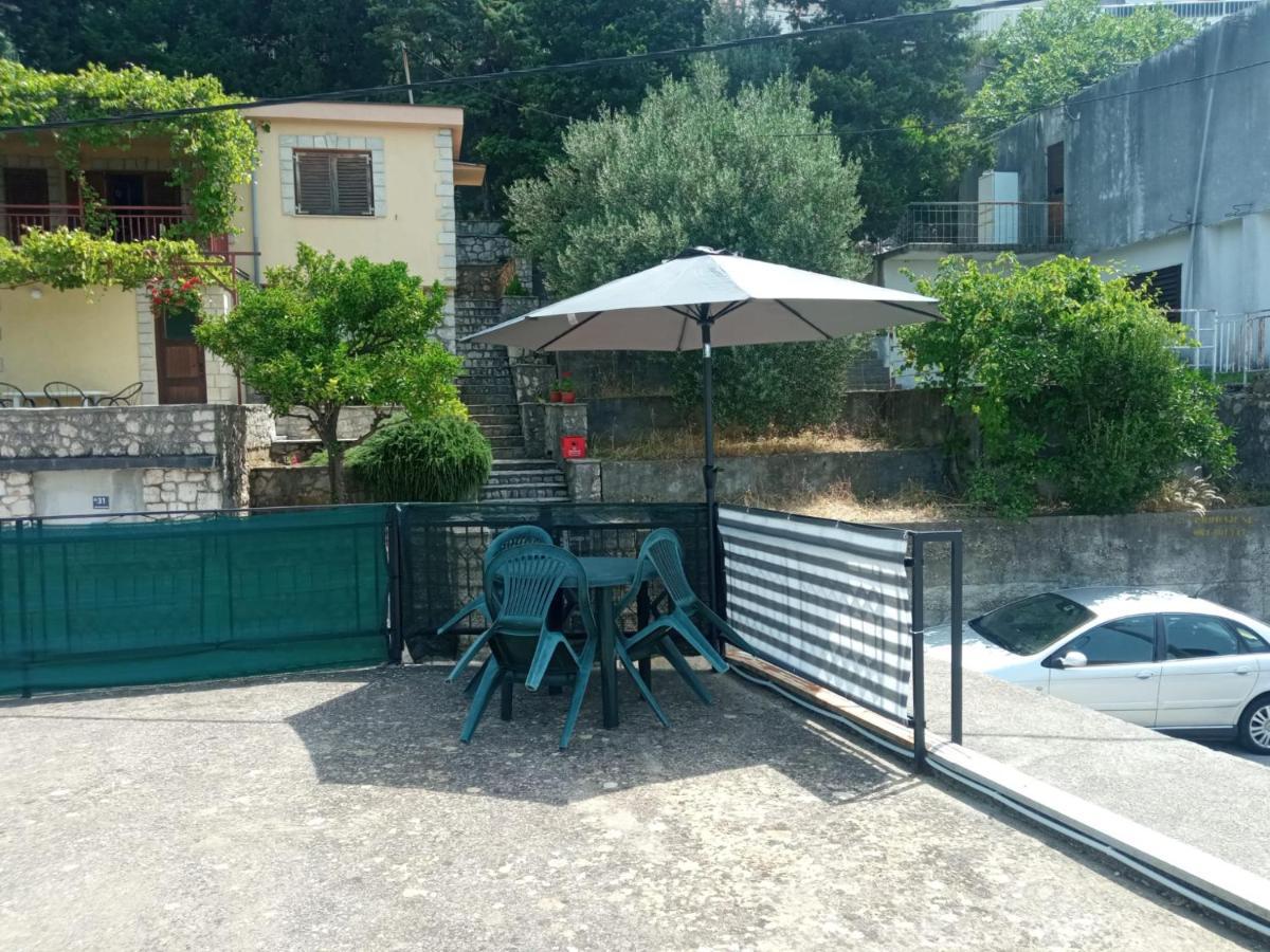 Guest House Inara نيوم المظهر الخارجي الصورة