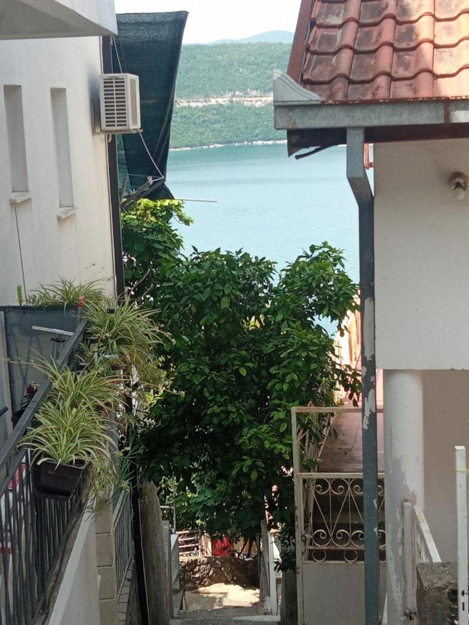 Guest House Inara نيوم المظهر الخارجي الصورة