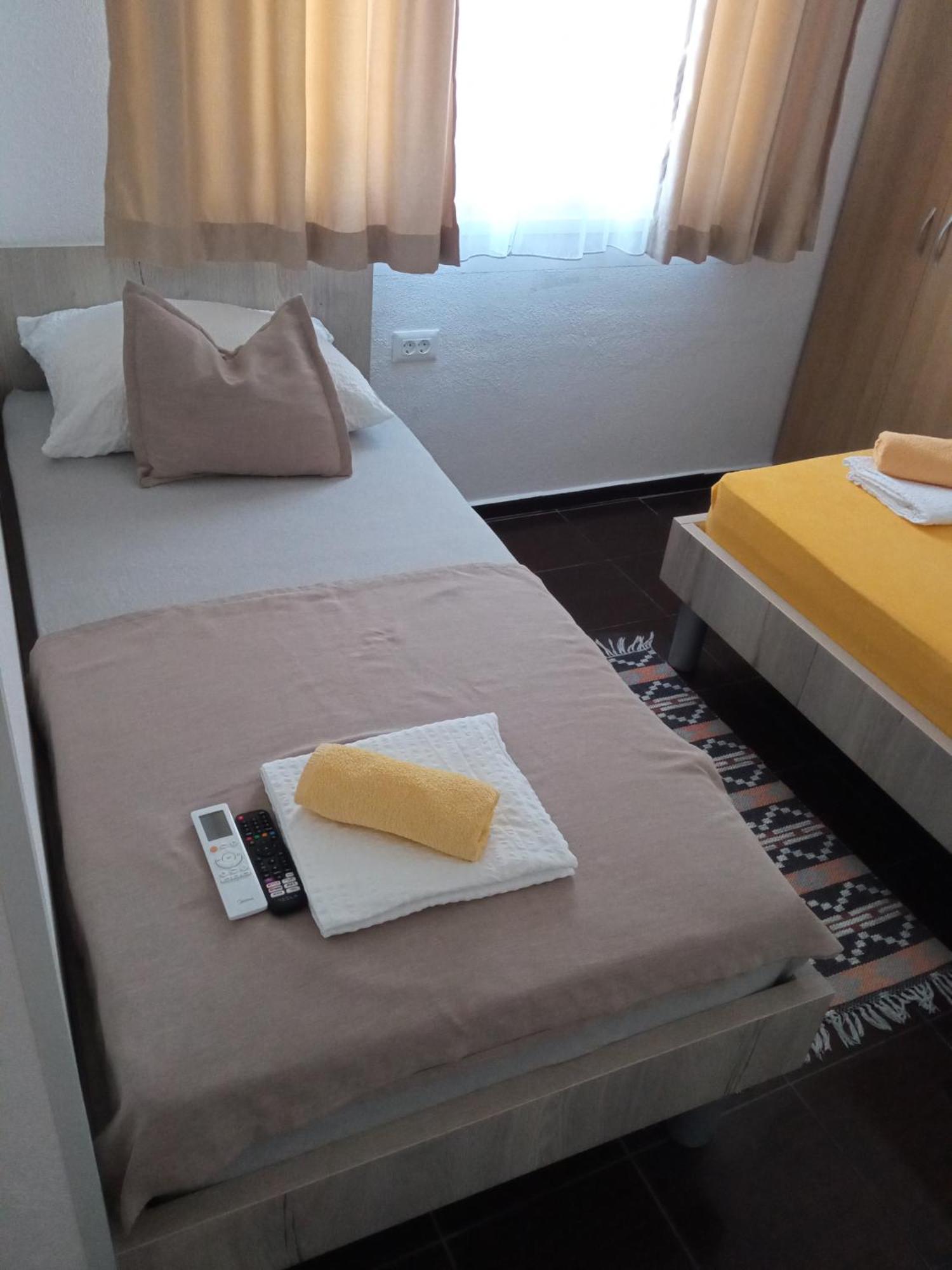 Guest House Inara نيوم الغرفة الصورة