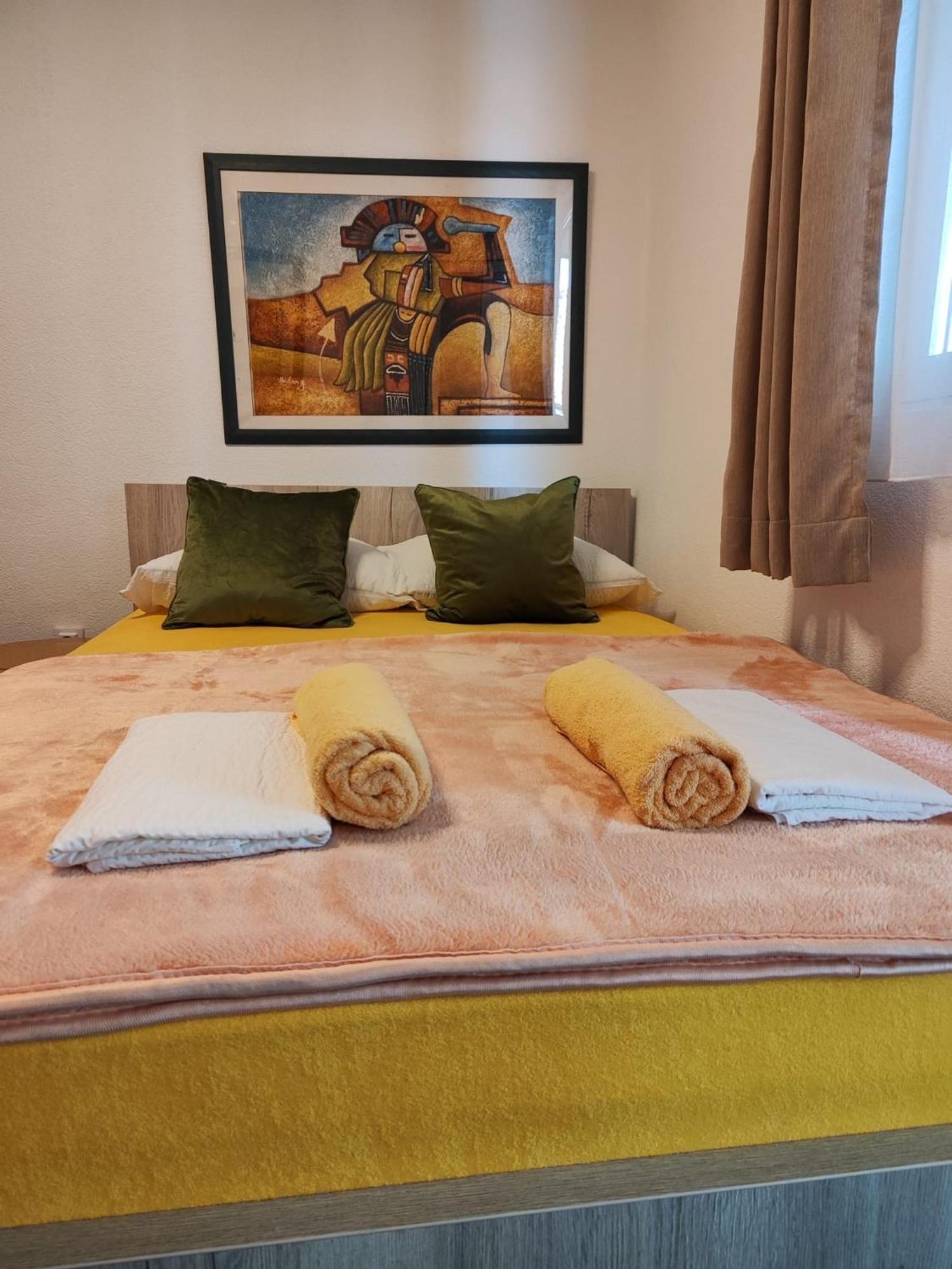 Guest House Inara نيوم المظهر الخارجي الصورة